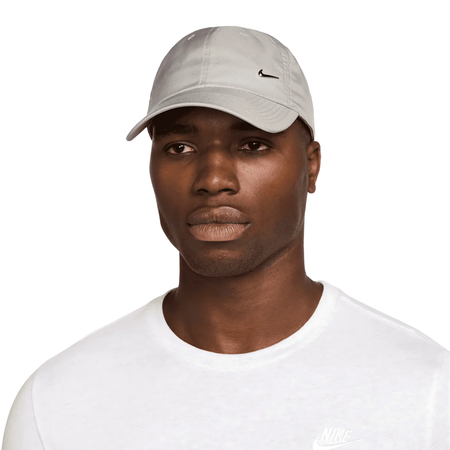 Nike Dri-FIT Club Unstructured Metal Swoosh Cap - FB5372-009